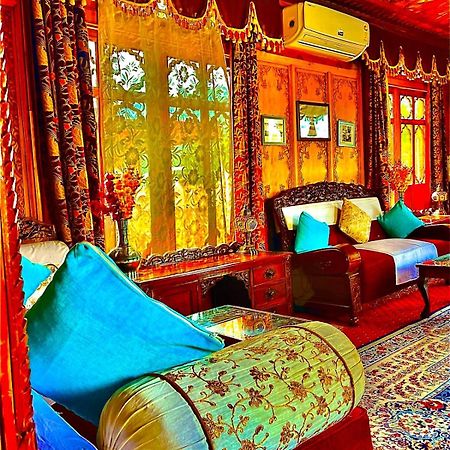 Crown Of India Group Of Houseboats Hotell Srīnagar Eksteriør bilde