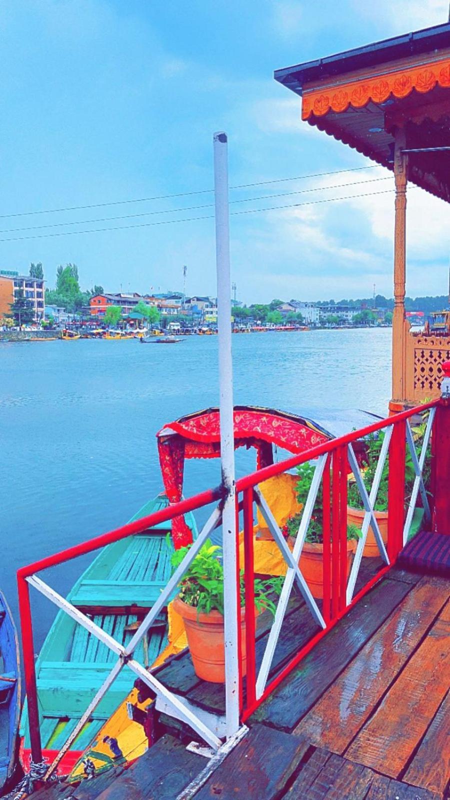 Crown Of India Group Of Houseboats Hotell Srīnagar Eksteriør bilde