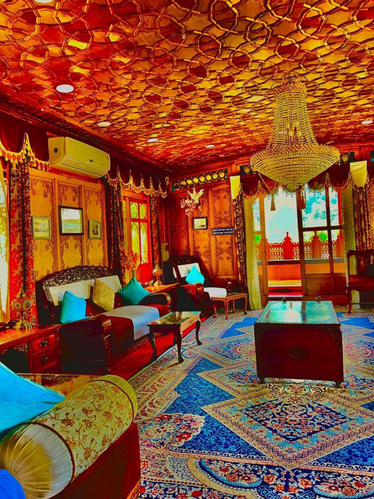 Crown Of India Group Of Houseboats Hotell Srīnagar Eksteriør bilde