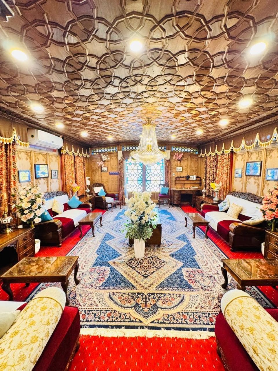 Crown Of India Group Of Houseboats Hotell Srīnagar Eksteriør bilde
