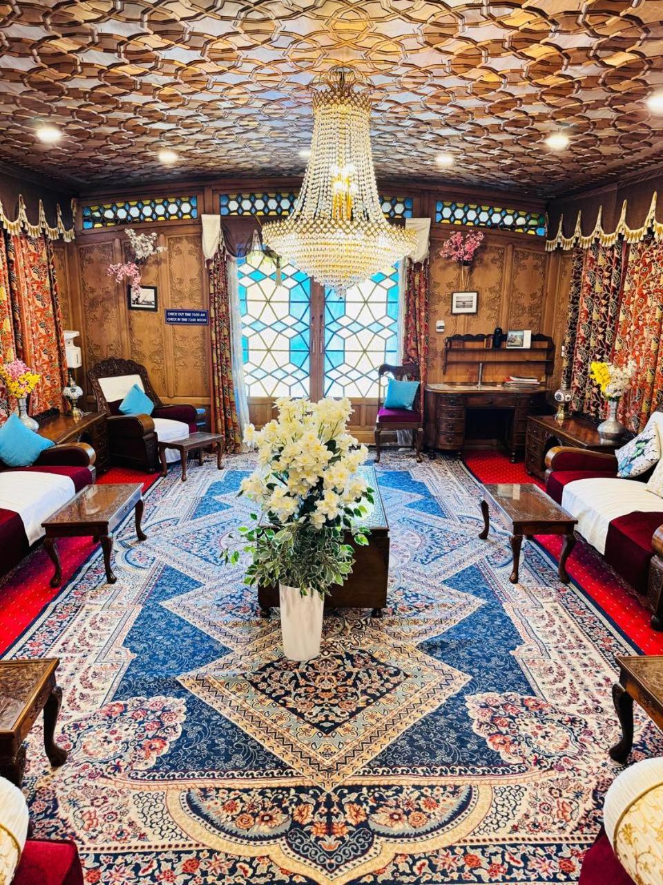 Crown Of India Group Of Houseboats Hotell Srīnagar Eksteriør bilde