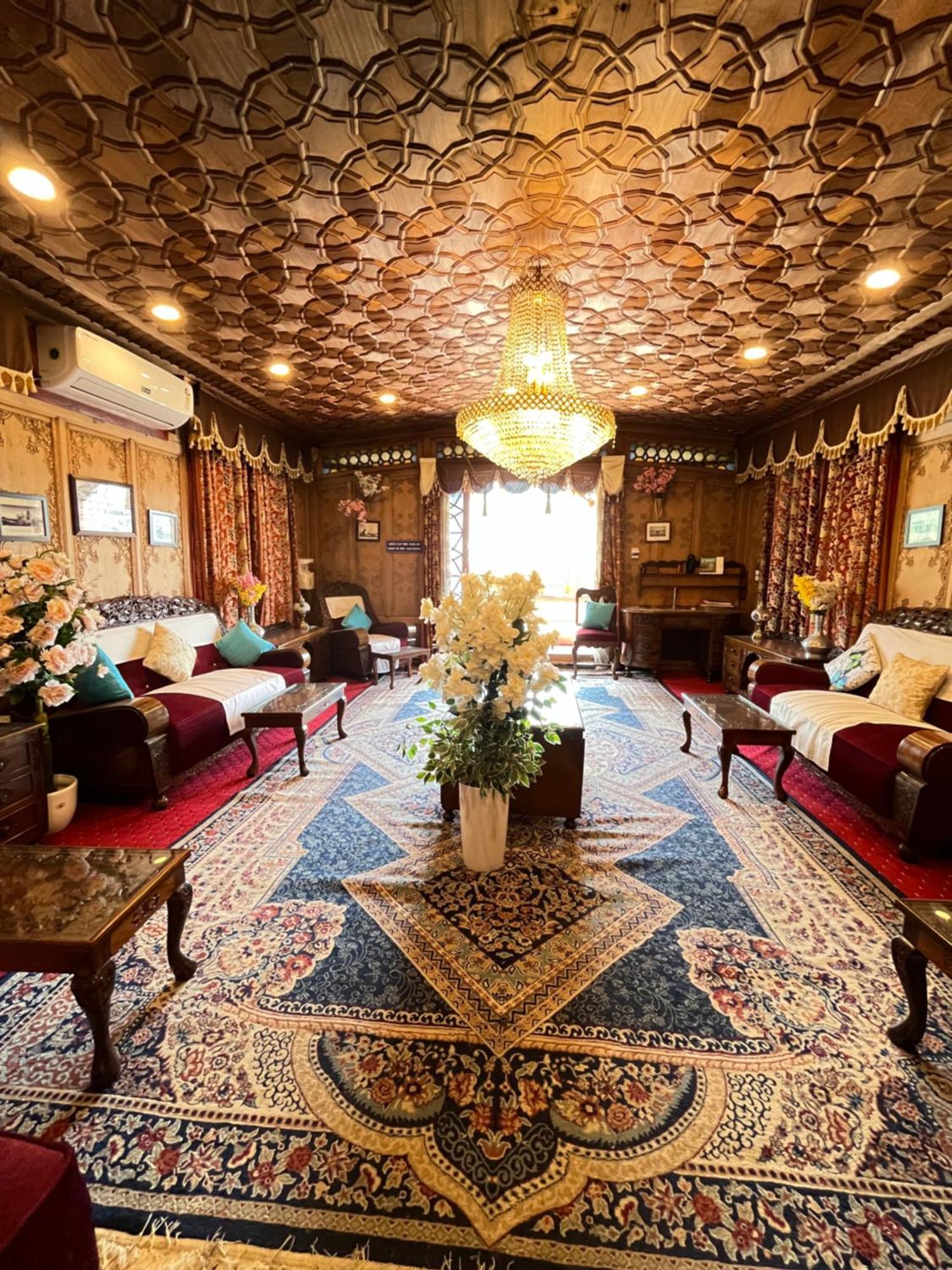 Crown Of India Group Of Houseboats Hotell Srīnagar Eksteriør bilde