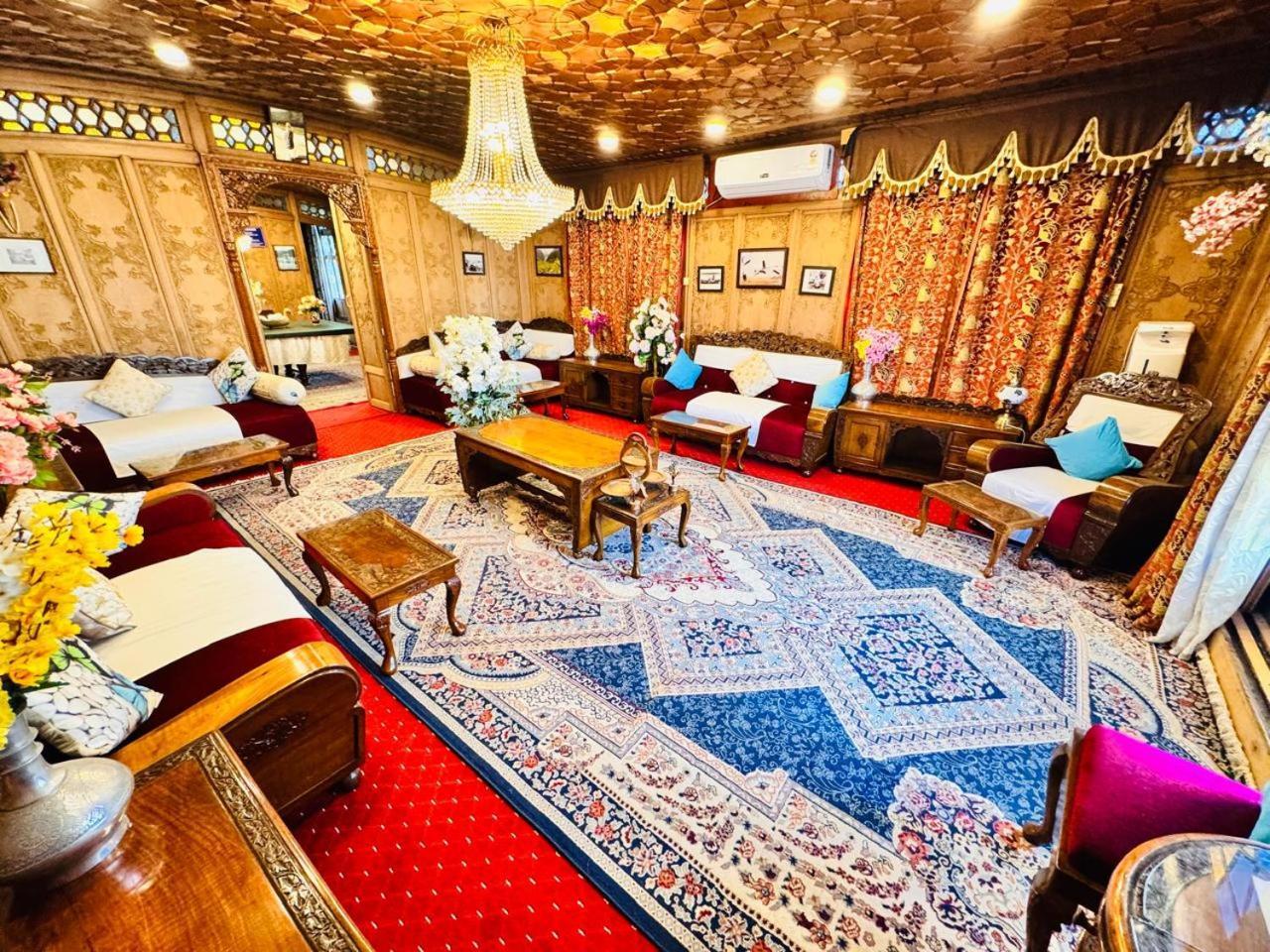 Crown Of India Group Of Houseboats Hotell Srīnagar Eksteriør bilde